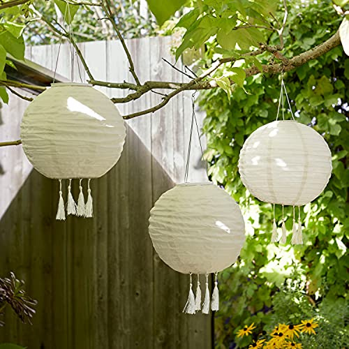 Lights4fun Solar Lampions Hängend 3er Set Creme | LED Solarlaterne Außen | Warmweiß IP44 Wetterfest | Garten Balkon Terrasse Deko Fransen | ø 35 cm