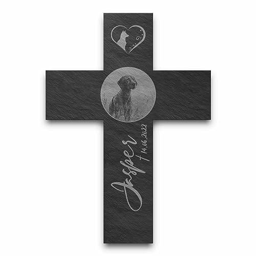CHRISCK design Schiefer Kreuz mit personalisierter Gravur - individuelles Andenken an verstorbene Wegbegleiter - Größe ca. 21,5x30 cm