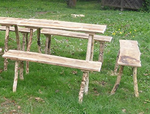 Rustikale Sitzgarnitur. 1 Tisch, 2 Bänke, Flächen aus Eichenholz 25-30 mm mit wild gewachsenen Beinen, geschält, je 115 cm lang für Larp, Reenactor und Mittelalter.