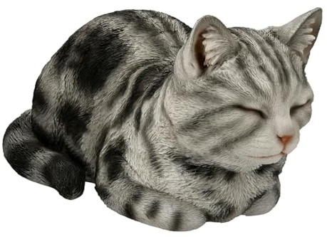 Figuren Shop GmbH Katzenfigur schlafend 34 cm – liegende Tigerkatze grau getigert aus Polyresin, handbemalt und wetterfest – Tierfigur für Garten, Beet, Terrasse und Wohnzimmer