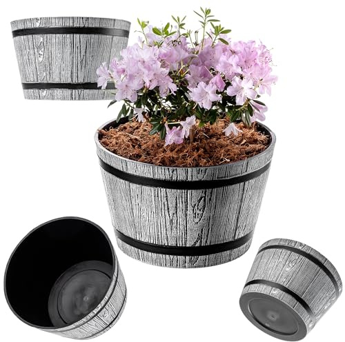 KADAX Pflanztopf im Holzfass-Design, ø 30cm, ca. 10L, aus wetterfestem Kunststoff, für Garten, Terrasse & Balkon, dekorativer Blumentopf, Blumenkübel oder Übertopf, Hellgrau, Teich mit Wassereimer