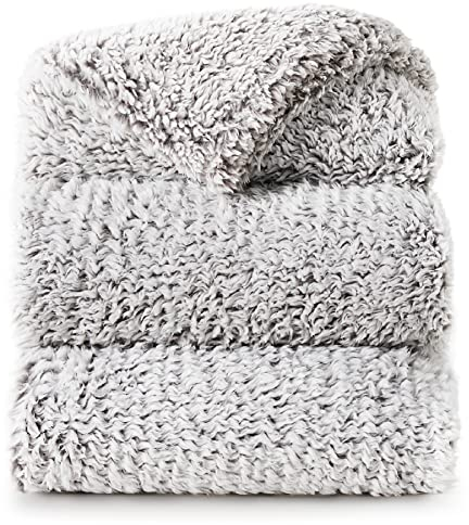 BEDSURE Decke Sofa Kuscheldecke Flauschig Hellgrau - Warm Sherpa Sofaüberwurf Winter Decke groß, Dicke Sofadecke Couchdecke, 220x240 cm XXL Wohndecke für Couch