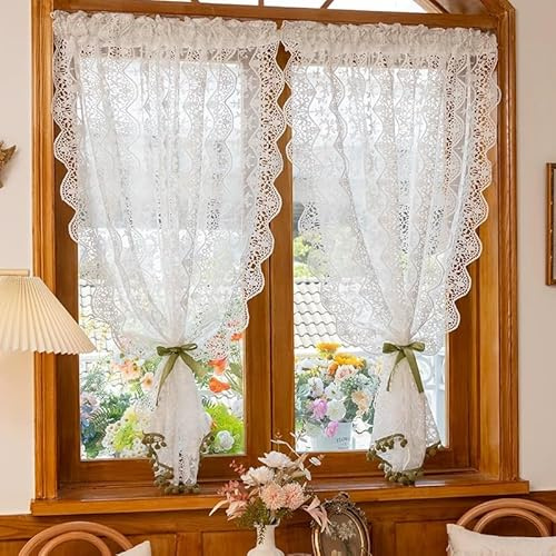 Devola Scheibengardinen Landhausstil Spitze HxB 90x130cm Weiß 1 Stück | Bistrogardine mit Stickerei Küchengardine Lang Halbtransparente Fenstergardinen Vintage Halbe Gardinen Fenster Wohnzimmer