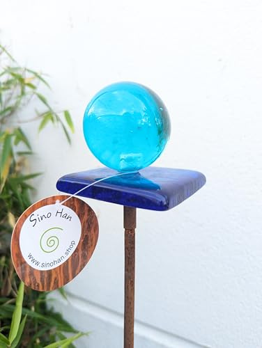 Zen Man Gartenstecker mit Glaskugel 6 cm auf Stab, Rost,Gartendeko, Blau, Handgefertigt, Höhe 110 cm,029952
