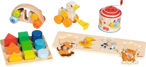 goki 6561 Geschenkset Meine ersten Spiele – 5-teiliges Holzspielzeug-Set für Kinder ab 12 Monaten mit Greiffahrzeug, Ziehtier Ente, Musikspieldose, Steckpuzzle und Farben- & Formen-Sortierbrett