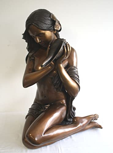 H. Packmor GmbH Bronzefigur sitzender Frauenakt mit Muschel als Wasserspeier