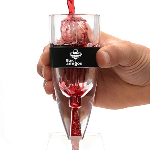 Bar Amigos® Premium Wine Aerator Weinbelüfter Wein-Dekantierer Dekantierungsausgießer - Wein Belüfter Weltweit patentierten Triple Action-Design - Verwendet von Fine Wine Liebhaber Experten Sommeliers und Restaurants rund um die Welt - Leicht zu reinigen - Inklusive Display-Ständer, Reisetasche & Exklusiv Geschenk Box - Perfekte Geschenkidee - Wesentliche Gastronomie Zubehör für Rot Weiß Weinkonsum - Zufriedenheitsgarantie