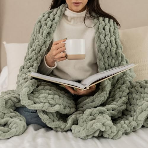SAMIAH LUXE Chunky Knit Throw Blanket 50x60, Sage Green Chenille Throw Blanket for Couch Bed Sofa, Soft Fluffy Cable Knit Blanket, Oeko-TEX Certified, Machine Washable