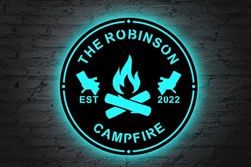 soulglass Personalisiertes Lagerfeuer Familienname Leuchtreklame, Holzlicht Wanddekoration, Willkommen zu unserem Lagerfeuer Schild, Lagerfeuer Dekoration, Outdoor Familienschild, Outdoor Dekoration