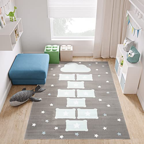 TAPISO Baby Teppich Kinderteppich Kurzflor Grau Weiß Blau Taupe Sterne Wolke Hüpfspiel Kinderzimmer Modern 140 x 200 cm