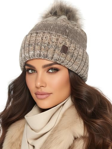 Baesics Bommelmütze Damen Herren - Bunt Wintermütze Kunstfell Bommel warm | Mit flauschigem Pompon und weichem Fleecefutter, Größe ca. 54-58 cm, Strick aus der EU. Warm für Herbst, Winter und als