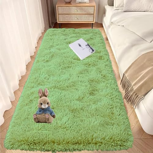 GOUTUI Flauschiger Teppich 70 x 180 cm Anti-Rutsch Unterseite Shaggy Weich Teppich Weich & Schmutzabweisend für Schlafzimmer Kinderzimmer Wohnzimmer, Grün