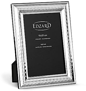 EDZARD Bilderrahmen Urbino (Foto 15x20 cm) versilbert anlaufgeschützt | Silberrahmen für Fotos 15x20 cm, mit facettiertem Relief, Samtrücken, 2 Aufhänger, zum Stellen und Hängen, Fotorahmen