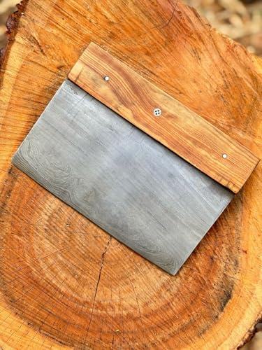 Handmade Damascus Steel Pizza and Bread Dough Scraper with Resin Handle and Leather Case, Professional Kitchen Tool (18x12 cm)