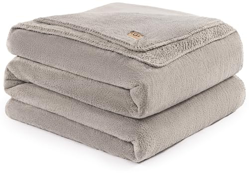 UGG Plush Full/Queen Blanket, Fleece Fluffy Blanket for Bed, Luxury Cozy Oversized Throw for Couch, Washable Hypoallergenic Bedding Queen Size, 90 x 90, Seal Grey (Whitecap)