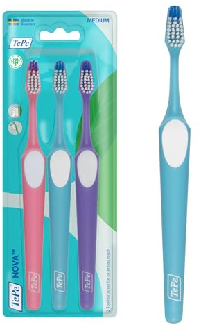 TePe Nova Medium Tandborste, 3-pack, Gul, medium mjuk tandborste, längre effektiv borsttipp för bättre åtkomlighet speciellt för de bakre tänderna, plackborttagning
