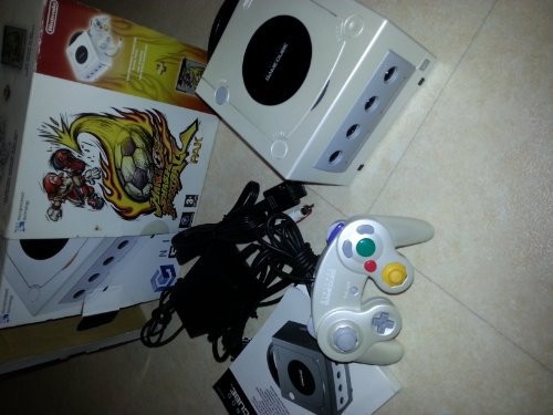 Pack Nintendo Gamecube Pearl White + 1 manette Pearl White + Mario Smash Football