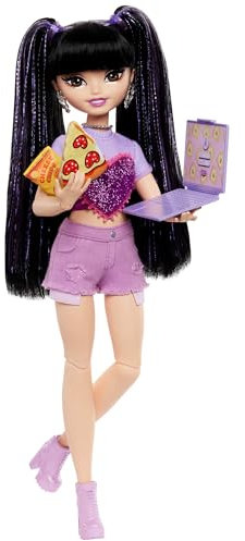 Barbie Dream Besties Puppe und Accessoires, bewegliche Barbie Renee Modepuppe mit langem schwarzem Haar, 11 Teile zum Thema Video und Essen, HYC24