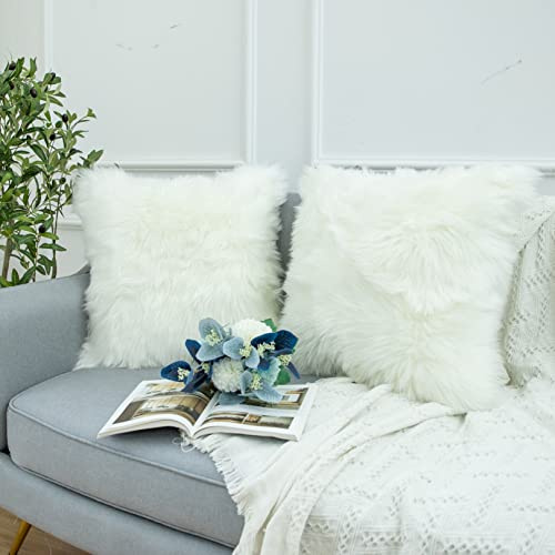 LIGICKY 2er Set Kunstfell Kissenbezug Einfarbig Plüsch Weich Künstlich Pelz Throw Kopfkissenbezug Kissenhülle Dekorative Quadrat Kissen Dekokissen für Sofa Schlafzimmer Auto, 40 x 40 cm Weiß