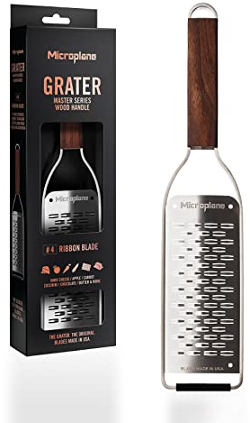 Microplane 2-Wege-Schneide Küchenreibe für Hartkäse, Apfel, Karotte, Zucchini & Schokolade aus der Master-Serie mit Walnussholzgriff und Edelstahlklingen - Made in USA
