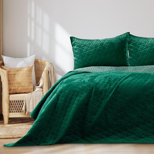 RESTILO Tagesdecke 200x220 cm grün zweiseitig Steppung Velvet Samt Laila