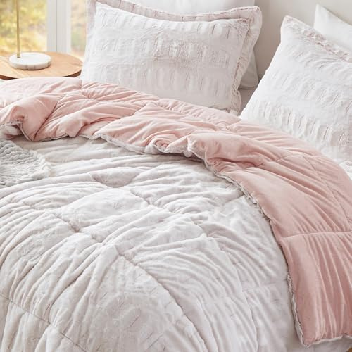 Madison Park Modern All Season Down Alternative Bedding Set with Matching Sham, Polyester, Blush, Full/Queen