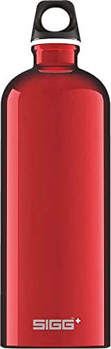 SIGG - Alu Trinkflasche - Traveller Rot - Klimaneutral Zertifiziert - Für Kohlensäurehaltige Getränke Geeignet - Auslaufsicher - Federleicht - BPA-frei - Outdoor - 1L