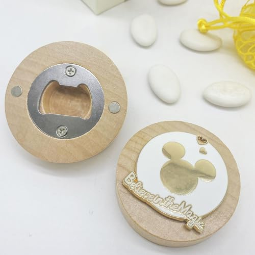 Doni Bomboniere 10 Apribottiglie con calamita in Bamboo con Applicazione Rotonda Mickey Mouse e Frase Believe in The Magic di Color Oro. Bomboniera Ideale per Nascite, Battesimi. Magia Disney