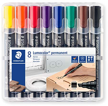 STAEDTLER permanent Marker Lumocolor, Keilspitze 2 mm oder 5 mm, wisch- und wasserfest, nachfüllbar, farbintensiv, geruchsarm, 8 Farben in der aufstellbaren STAEDTLER-Box, 350 WP8