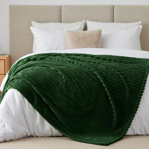 BEDELITE Kuscheldecke Flauschig Deko Decke für Bett, Dunkelgrün, 230x270 | Extra Große Fleecedecke, Cord Überwurf für Wohnzimmer und Schlafzimmer, weiche Wohndecke, Tagesdecke, das ideale Geschenk