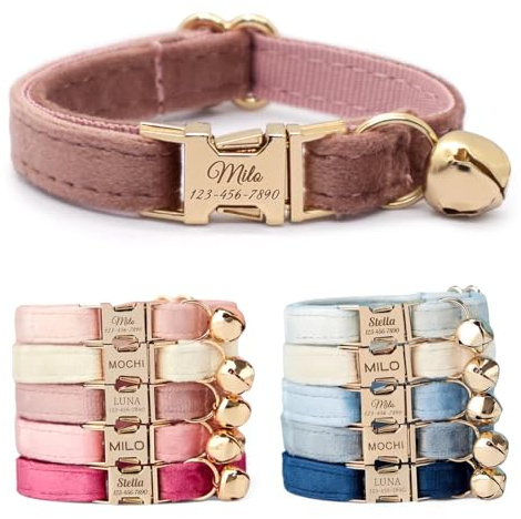CHRYMPETIC Nicht Abnehmbares Samt Katzenhalsband Personalisiert mit Namen - Personalisierbares Halsband mit Glöckchen und Fliege Verfügbar (Staubiges Rosa) | Gravierter Name und Telefonnummer, weiches Samt-Finish, Glocke und Fliege erhältlich
