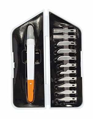 FISKARS Taglierino di precisione a bisturi, Set da 13 pezzi, Lunghezza totale: 21 cm, Incl. 12 lame, Acciaio di qualità/Plastica, Bianco/Arancione, Premium, 1024384