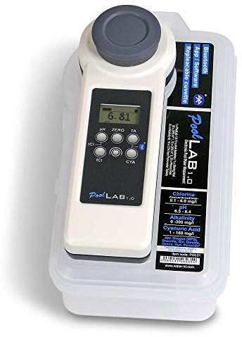 PoolLab 1.0 Photometer - 13 in 1 Poolwasser Tester mit Bluetooth 4.0 - IP68 wasserfest - pH Chlor Alkalinität Cyanursäure - Elektronisches Messgerät inkl. Tabletten Basis-Kit