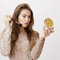 Sibba Miroir Cosmétique Compact Grossissant De Poche Rond Pliable À La Main Style Palais Motif Vintage Double Face Minuscule Portable Adapté À L'embellissement Quotidien Maquillage Miroir De Voyage