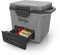 Ninja FrostVault Hard Cooler 28L, Premium isolierte Kühlbox, hält EIS bis zu 6 Tage, integrierte Trockenaufbewahrungsschublade mit Kühlschranktemperatur, passt 48 Dosen, Schiefergrau FB131EUGY