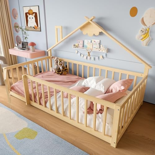 PUGSDRLY Lit Cabane Enfant 90x190cm avec Barriere et Serrure,Lit Montessori au Sol avec Sommier à Lattes,Cadre en Bois de Pin pour Enfant,sans Matelas (Naturel, 90x190)