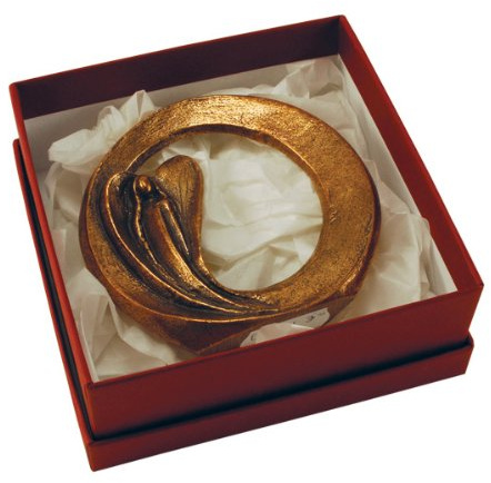 ars liturgica Kleine Bronze-Skulptur - Herz-Engel Plakette, 9 cm zum Hinstellen im Geschenkkarton - direkt von Andrea Zrenner, der Künstlerin
