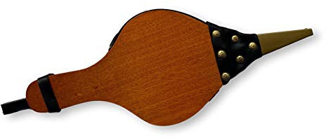 Traditioneller Kaminbalg aus Holz.