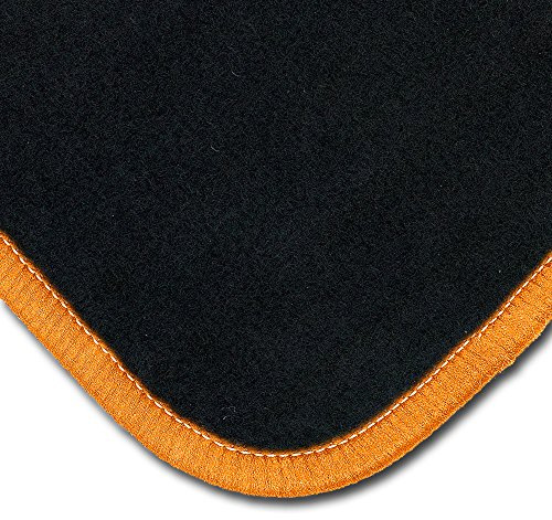 Autofußmatte schwarz mit Kettelung/Randfarbe orange für Opel Corsa F Corsa-e Elektro Baujahr ab 06/2019 Kombilim. | Klickbefestigung Fahrerseite