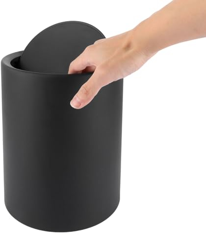 AKOLAFE Poubelle de salle de bain, noire, 8 l, en plastique, sans BPA, avec couvercle basculant, pour salle de bain, bureau (26 x 22 x 16,5 cm)