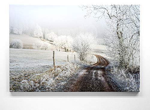 BilderKing Traumhaftes Leinwandbild - Raureifweg - als 90x60cm großes Wandbild. Perfekt als Hintergrund und Deko für Wohnzimmer & Schlafzimmer. Aufgespannt auf Holzrahmen