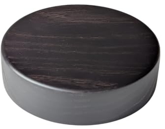 GRECA Socles circulaires en bois massif. Finition vernis noyer mat. Épaisseur : 3 cm. Plusieurs dimensions (diamètre 12 x 3 cm)