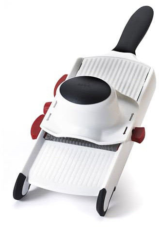 CUISIPRO SGT Mandoline | Reibe Edelstahl mit Handschutz | Einstellbare Schneidstärke | Spülmaschinengeeignet | Gemüse Hobel für Grade, Julienne-, Wellen- und Waffelschnitte | 40 x 16 x 4 cm | Küchenhobel, für Scheiben-, Julienne-, Wellen- und Waffelschnitte, spülmaschinengeeignet, Rot-Weiß-Schwarz, 40×16×4 cm