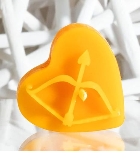 tea4chill 10 Stück Bienenwachs-Teelichter, Herz mit Pfeil und Bogen, Geschenk für Valentinstag, Kerzen aus 100% Bienenwachs, Honigkerze, je 38x20mm, Bienenwachskerzen