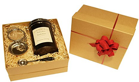 Formosa Tea Gift Set Oolong Loose Leaf Tea Wrapped 100g in Caddy with Tea Strainer and Measuring Spoon by TeaCakes of Yorkshire.