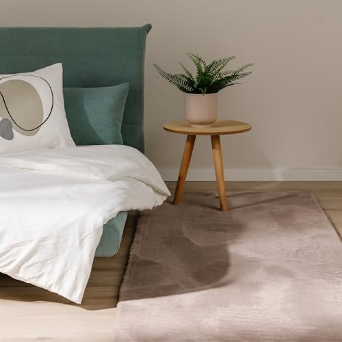 benuta Basic Kunstfaser Fellteppich Furry - Taupe 80x250 cm - Weicher Wohnzimmerteppich - Anti-Rutsch-Rückseite - Waschbar - Für Fußbodenheizung geeignet