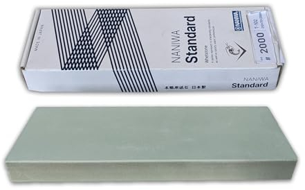 Sanelli Ambrogio, Naniwa Traditional Stone, Pietra Affilacoltelli Professionale, Grana #2000, Ideale per la Finitura di Coltelli per Pesce Crudo, Frutti di Mare, Verdura, A Immersione, Made in Japan