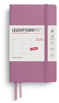 LEUCHTTURM1917 372723 Veckokalender Pocket (A6) 2026, Dusty Rose, engelska