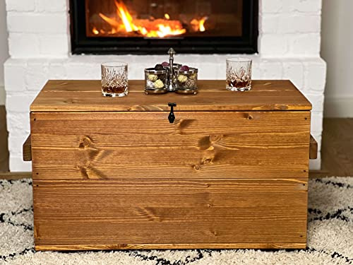 Uncle Joe´s Truhe hell Couchtisch Truhentisch im Vintage shabby chic Style aus Massiv-Holz in braun mit Stauraum und Deckel Holzkiste Beistelltisch Landhaus Wohnzimmertisch Holztisch nussbaum