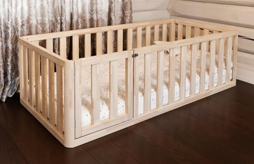 Mandrele - Montessori Bett, Bodenbett mit Türen, Rausfallschutz, Kinderbett aus Kiefernholz für Jungen und Mädchen, Laufstall, Laufgitter, 140x200 cm, Natur
